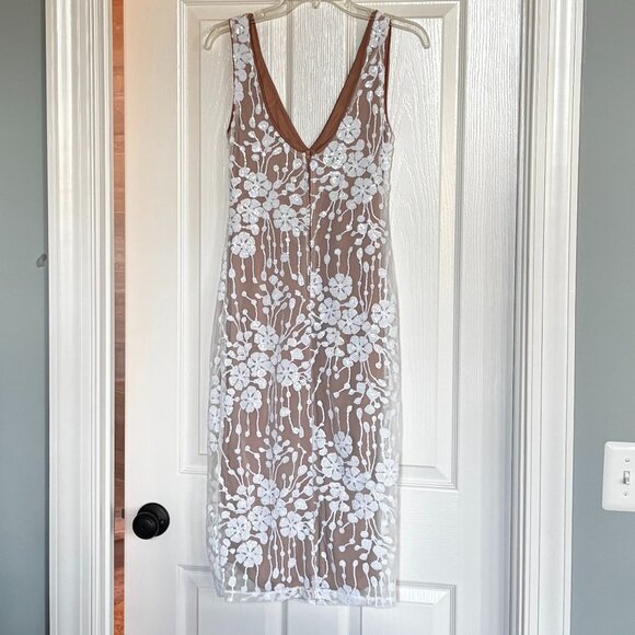 Lace lined cocktail dress, fitted, size medium, white/nude. - Picture 1 of 4